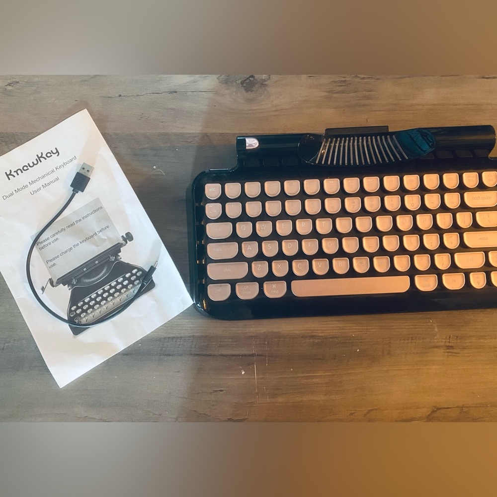 Vintage style KNEWKEY typewriter, mechanical keyboard Excellent Condition - Picture 7 of 7